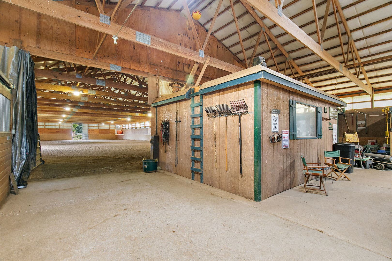 12N185 Muirhead Road, Elgin, IL 60123 Indoor is Directly Connected to the 13 Stall Barn