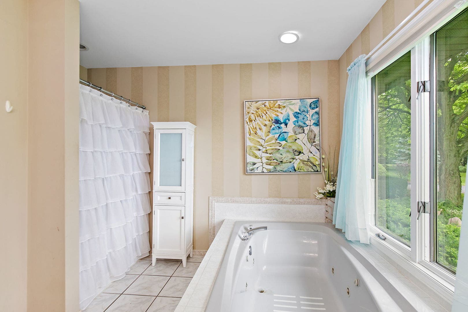 12N185 Muirhead Road, Elgin, IL 60123 Double Vanity, Soaker tube and Separate Shower