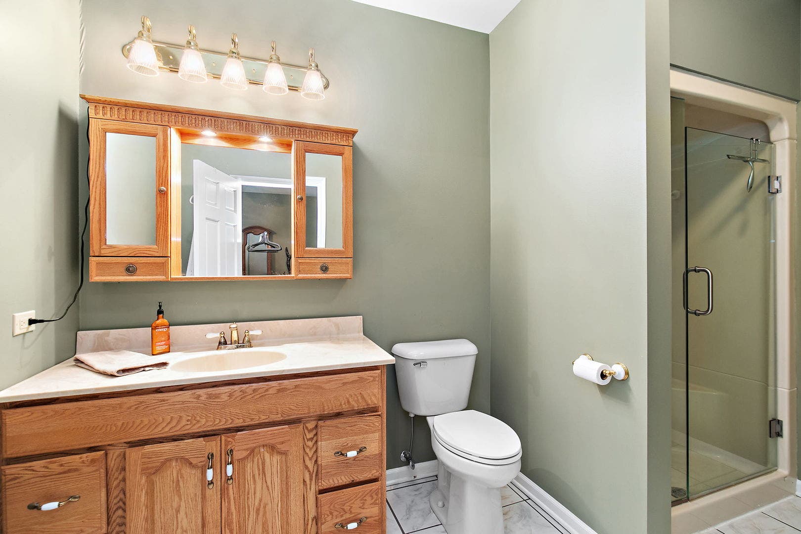 12N185 Muirhead Road, Elgin, IL 60123 3rd Bedroom's On Suite Bathroom