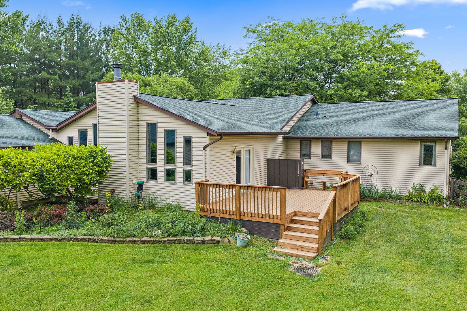 12N185 Muirhead Road, Elgin, IL 60123 Deck