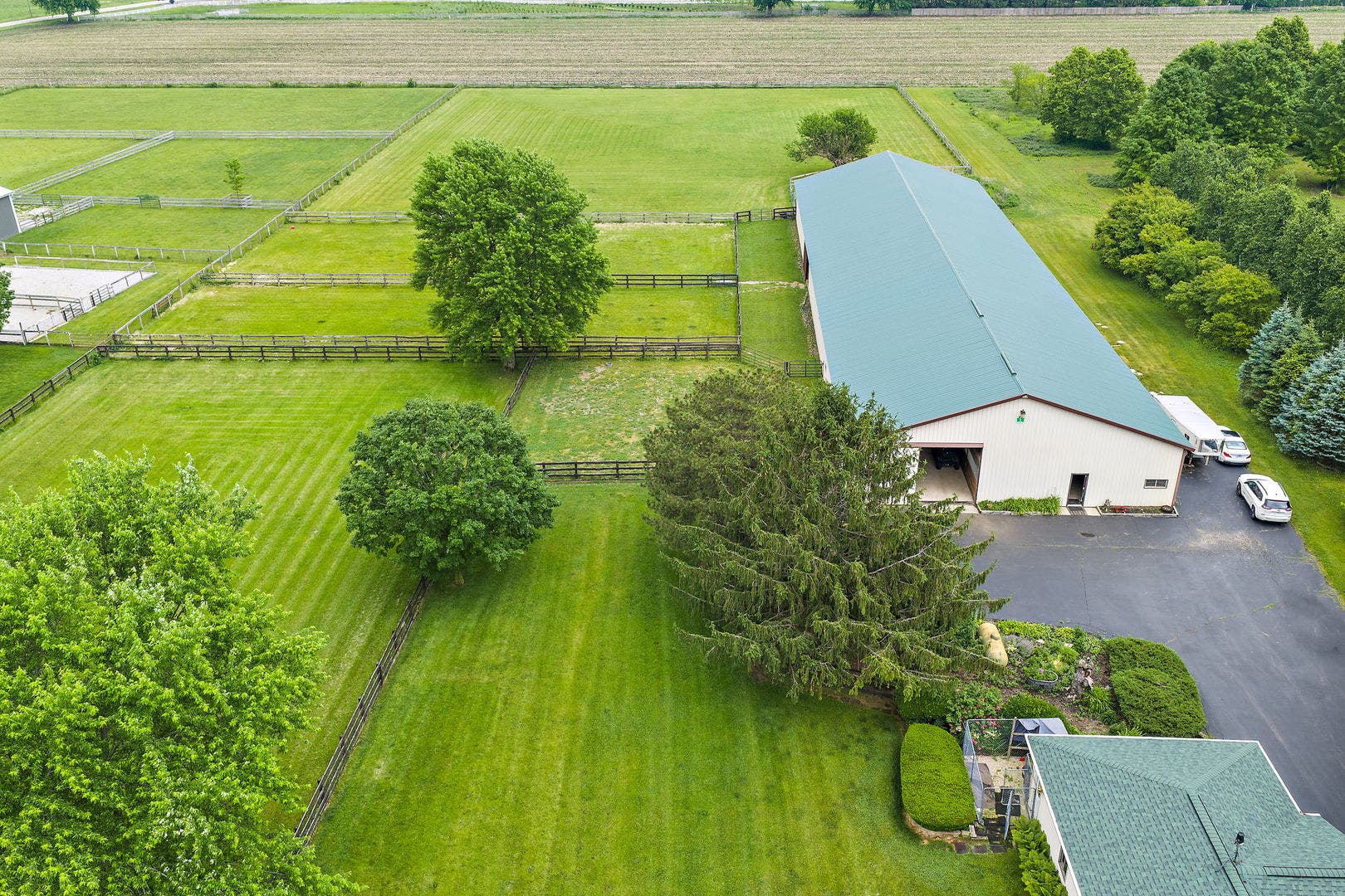 12N185 Muirhead Road, Elgin, IL 60123 Stall Barn with Indoor and 6 rested pastures
