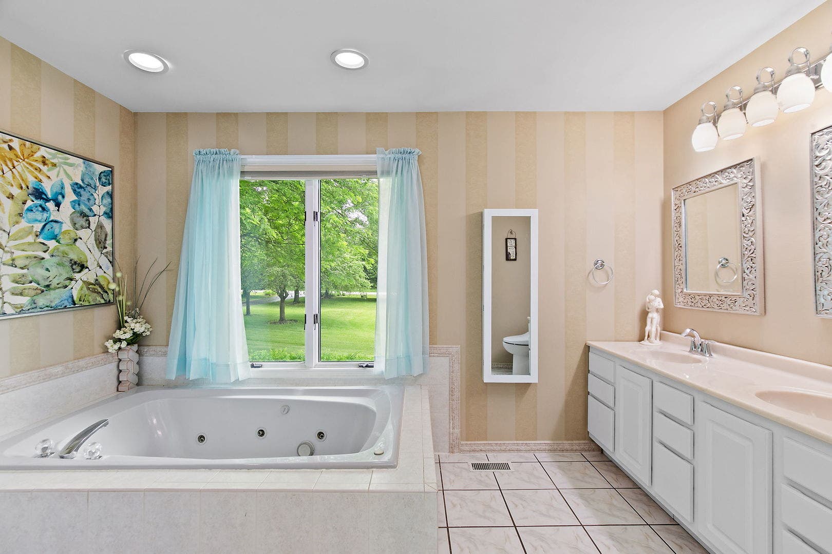 12N185 Muirhead Road, Elgin, IL 60123 Double Vanity, Soaker tube and Separate Shower