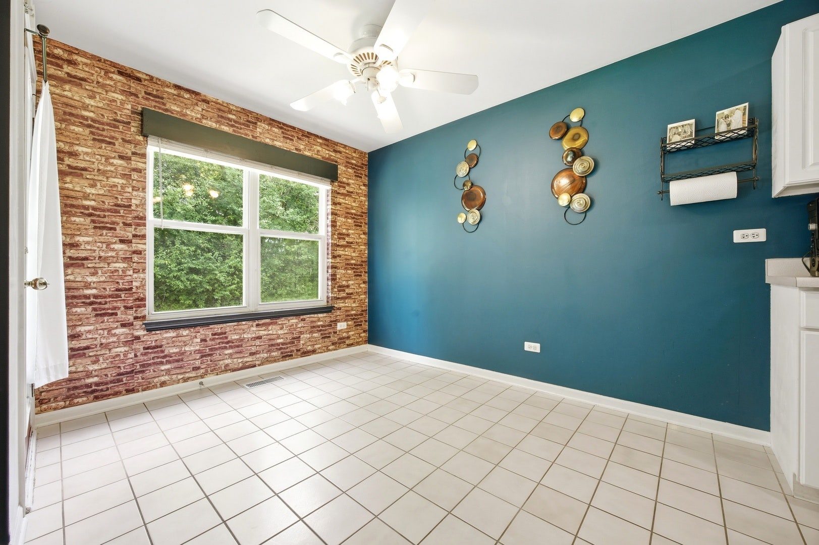 383 Woodview Circle, #A, Elgin, IL 60120