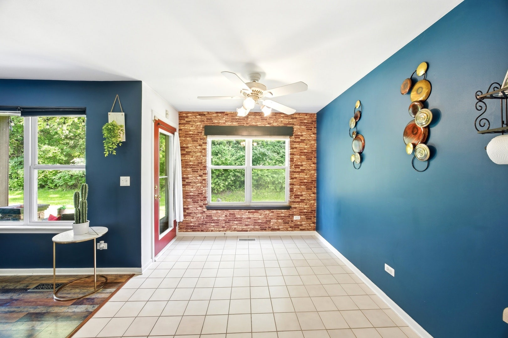383 Woodview Circle, #A, Elgin, IL 60120