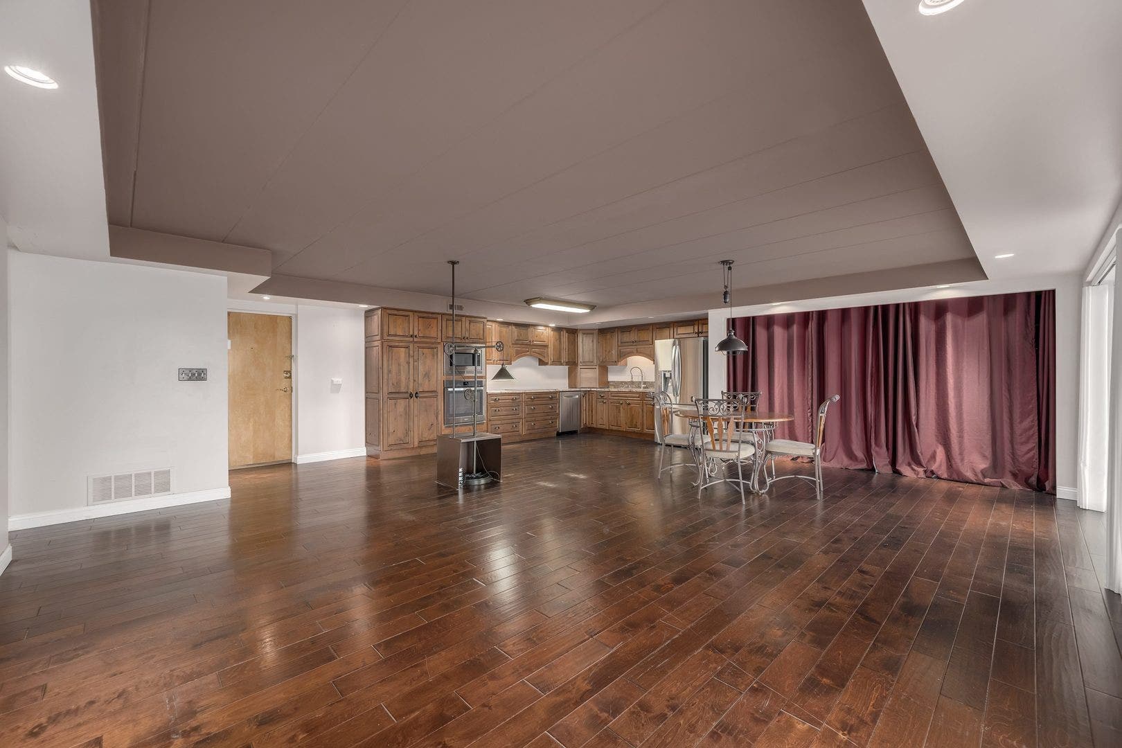2900 MAPLE Avenue, #4A, Downers Grove, IL 60515 2900 MAPLE Avenue, #4A, Downers Grove, IL 60515