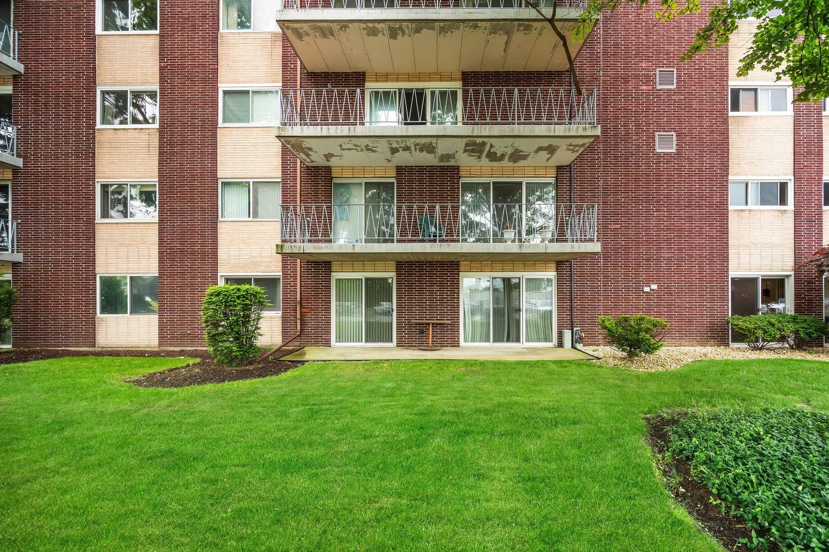 2900 MAPLE Avenue, #4A, Downers Grove, IL 60515 2900 MAPLE Avenue, #4A, Downers Grove, IL 60515