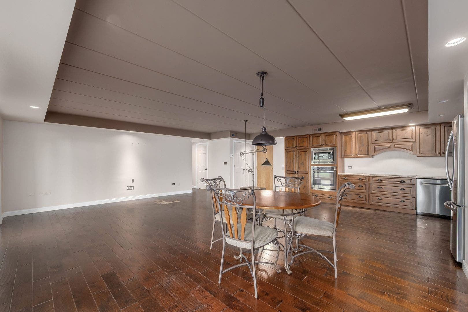 2900 MAPLE Avenue, #4A, Downers Grove, IL 60515 2900 MAPLE Avenue, #4A, Downers Grove, IL 60515