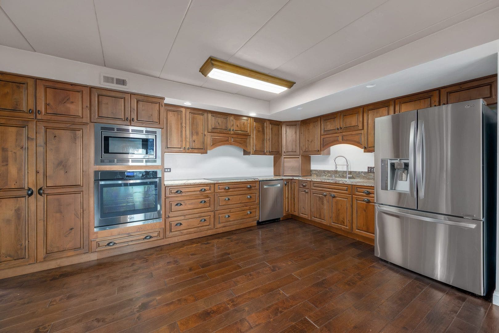 2900 MAPLE Avenue, #4A, Downers Grove, IL 60515 2900 MAPLE Avenue, #4A, Downers Grove, IL 60515