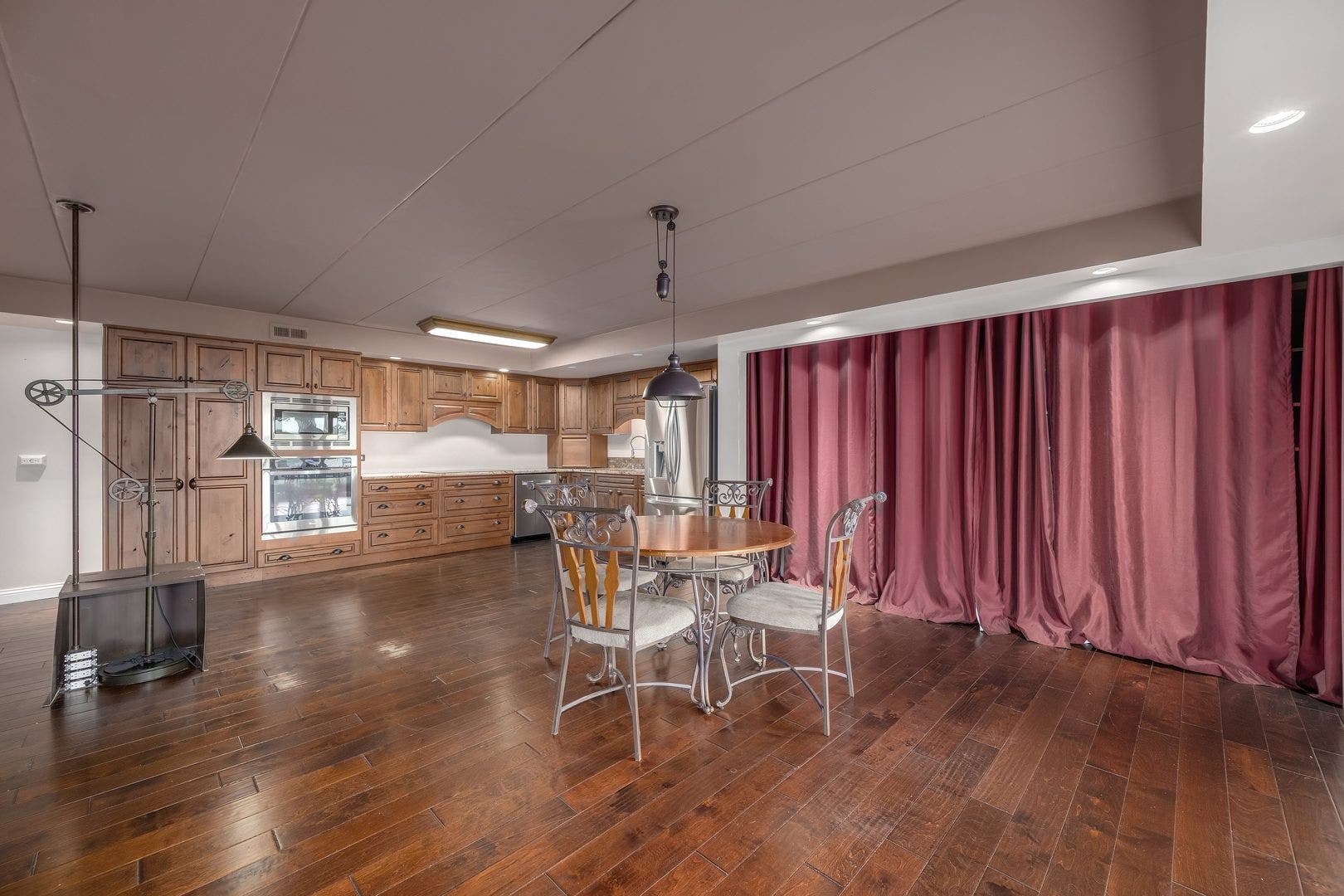 2900 MAPLE Avenue, #4A, Downers Grove, IL 60515 2900 MAPLE Avenue, #4A, Downers Grove, IL 60515