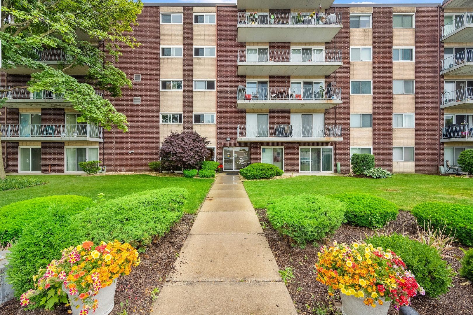 2900 MAPLE Avenue, #4A, Downers Grove, IL 60515 2900 MAPLE Avenue, #4A, Downers Grove, IL 60515