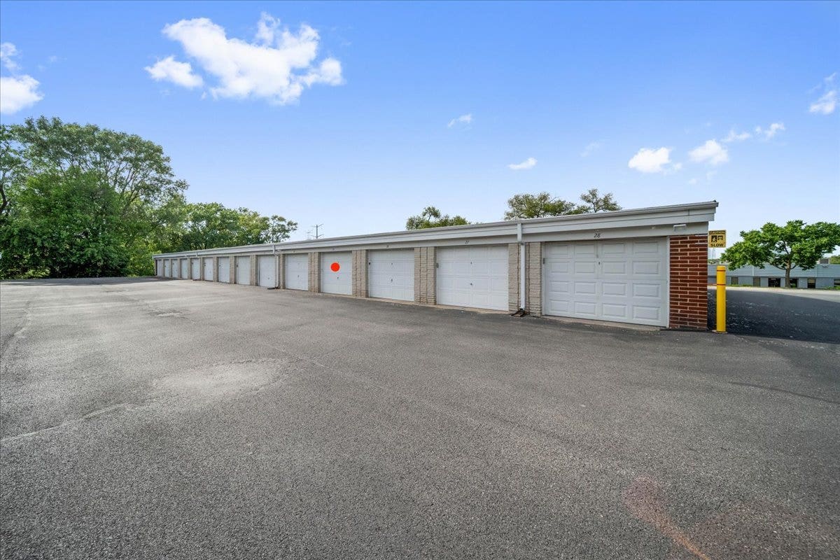 5300 Walnut Avenue, #19C, Downers Grove, IL 60515