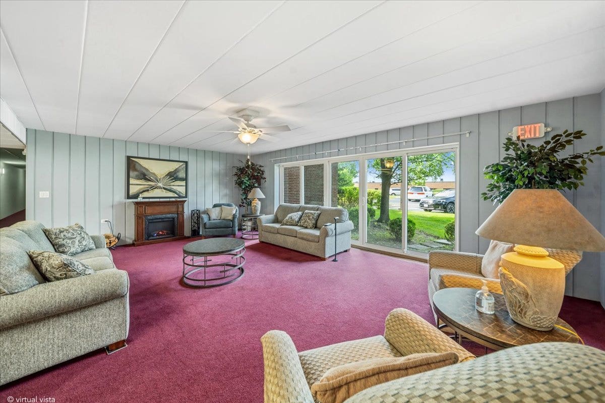 5300 Walnut Avenue, #19C, Downers Grove, IL 60515