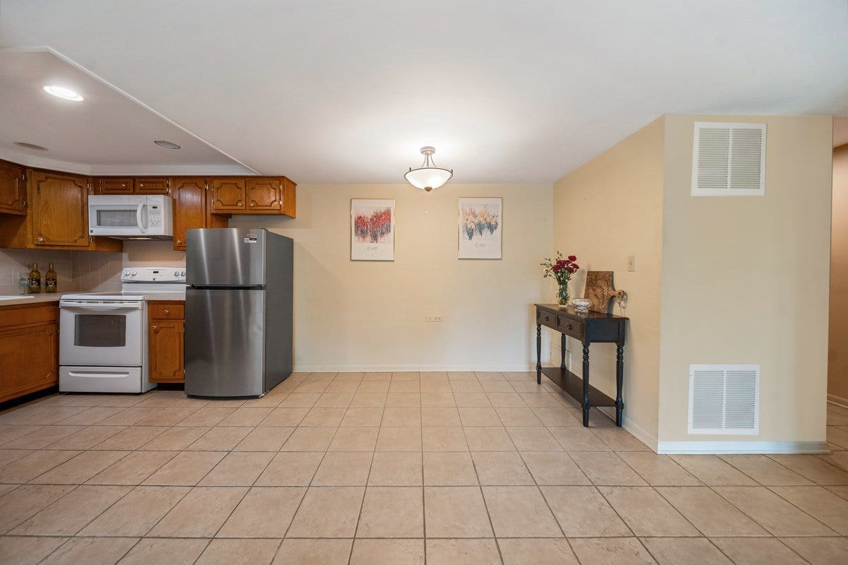 5300 Walnut Avenue, #19C, Downers Grove, IL 60515
