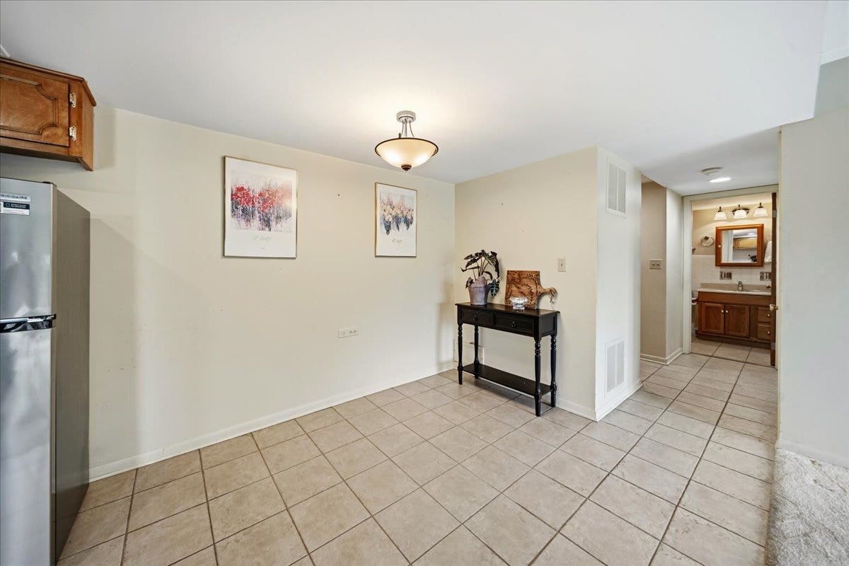 5300 Walnut Avenue, #19C, Downers Grove, IL 60515