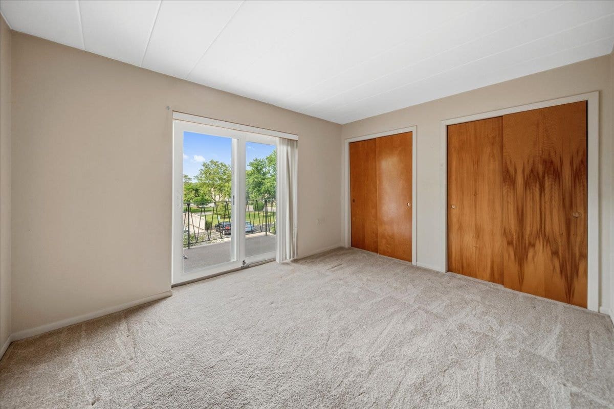 5300 Walnut Avenue, #19C, Downers Grove, IL 60515