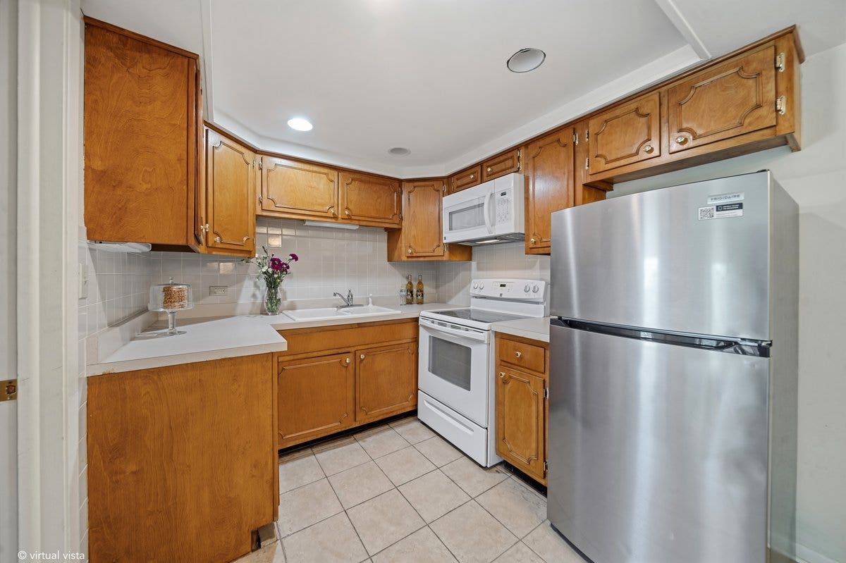 5300 Walnut Avenue, #19C, Downers Grove, IL 60515