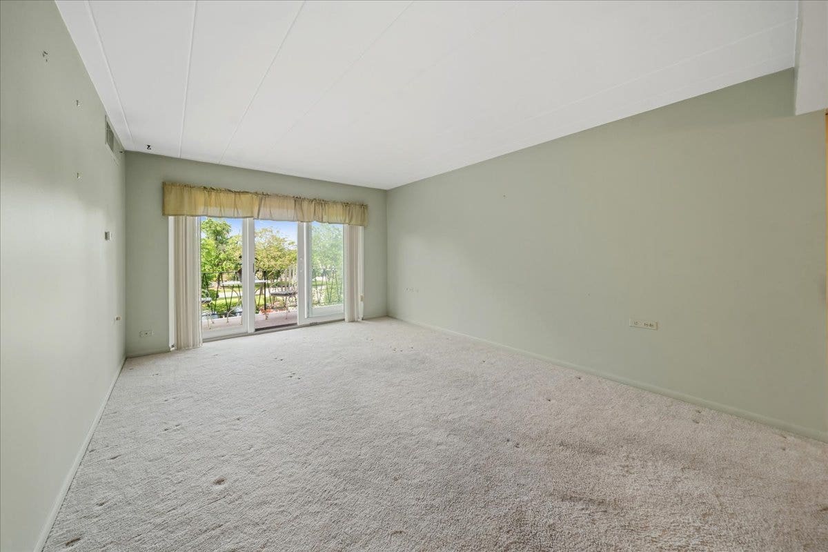 5300 Walnut Avenue, #19C, Downers Grove, IL 60515