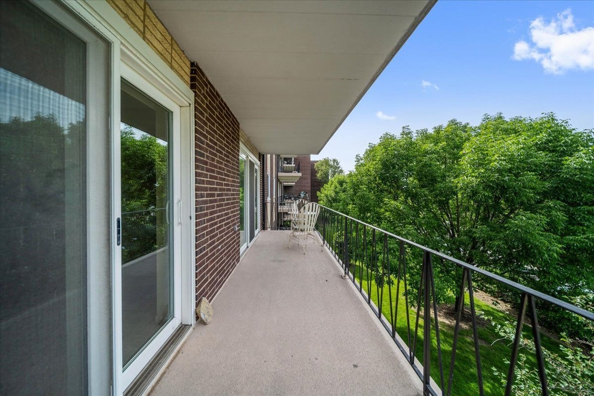 5300 Walnut Avenue, #19C, Downers Grove, IL 60515