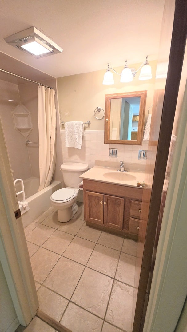 5300 Walnut Avenue, #19C, Downers Grove, IL 60515