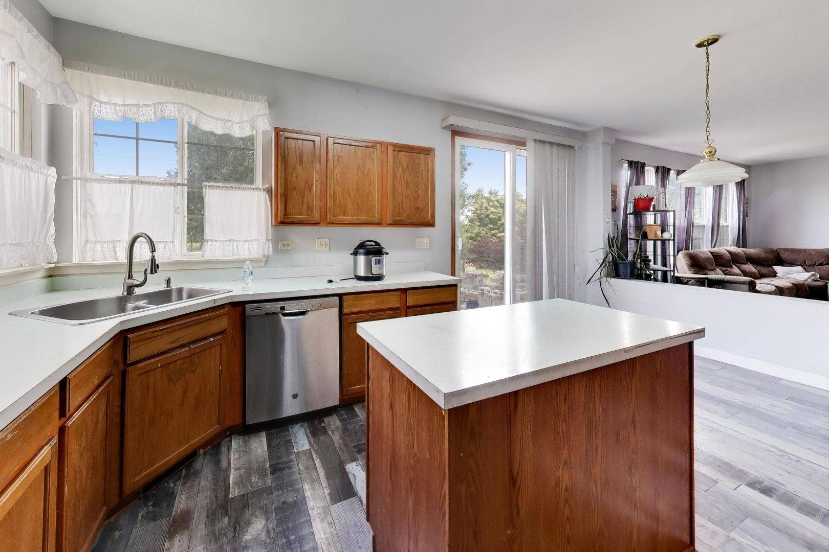 1669 Montclair Drive, Elgin, IL 60123 1669 Montclair Drive, Elgin, IL 60123