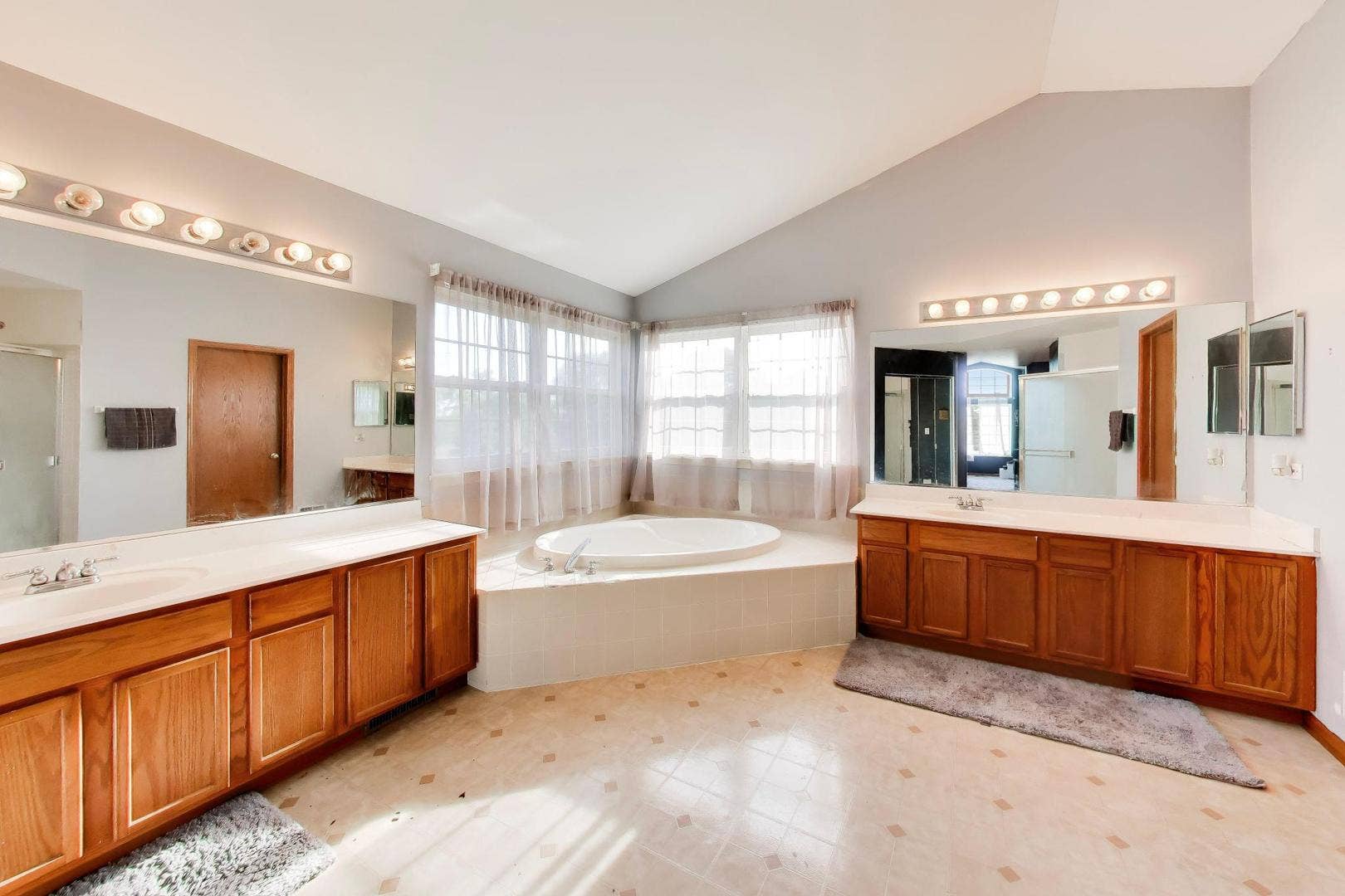1669 Montclair Drive, Elgin, IL 60123 1669 Montclair Drive, Elgin, IL 60123
