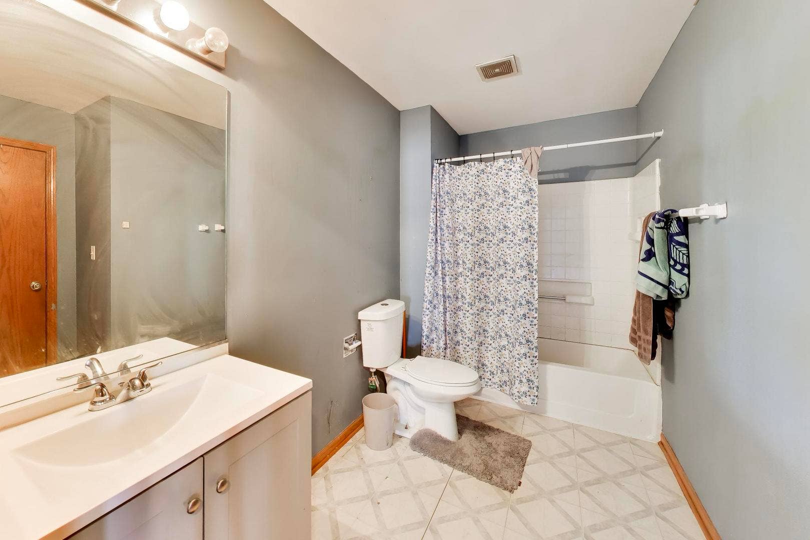 1669 Montclair Drive, Elgin, IL 60123 1669 Montclair Drive, Elgin, IL 60123