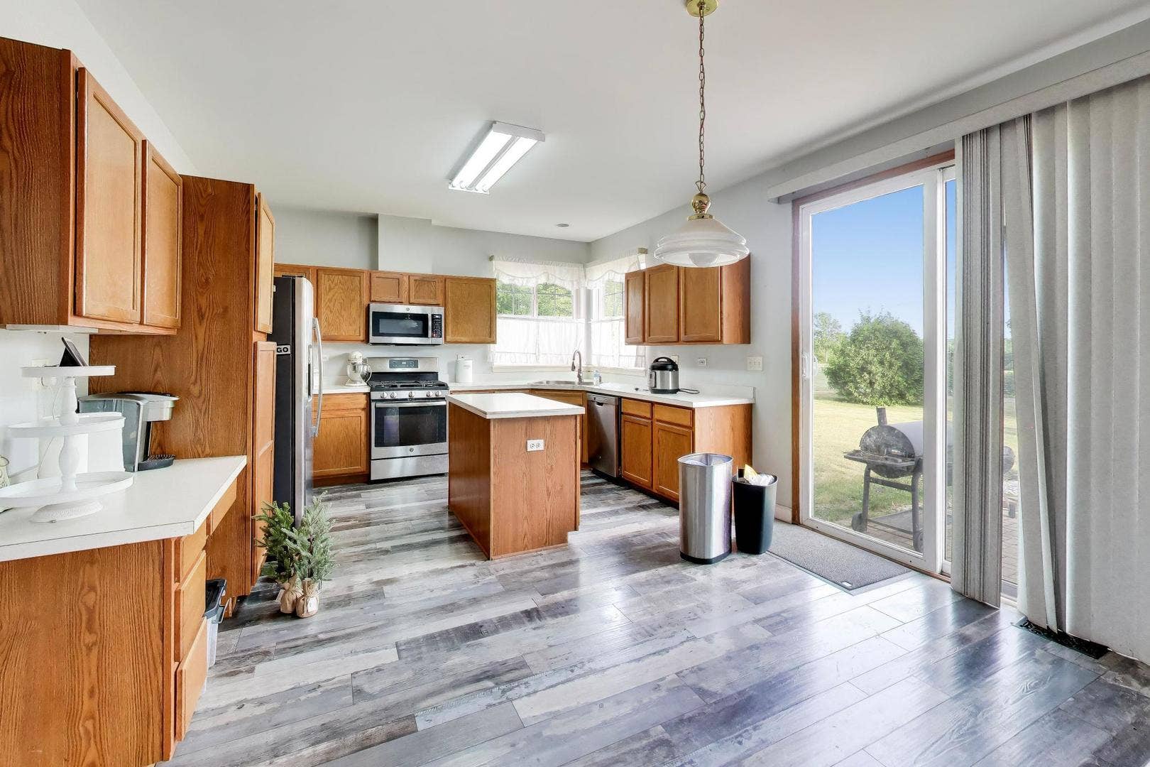 1669 Montclair Drive, Elgin, IL 60123 1669 Montclair Drive, Elgin, IL 60123