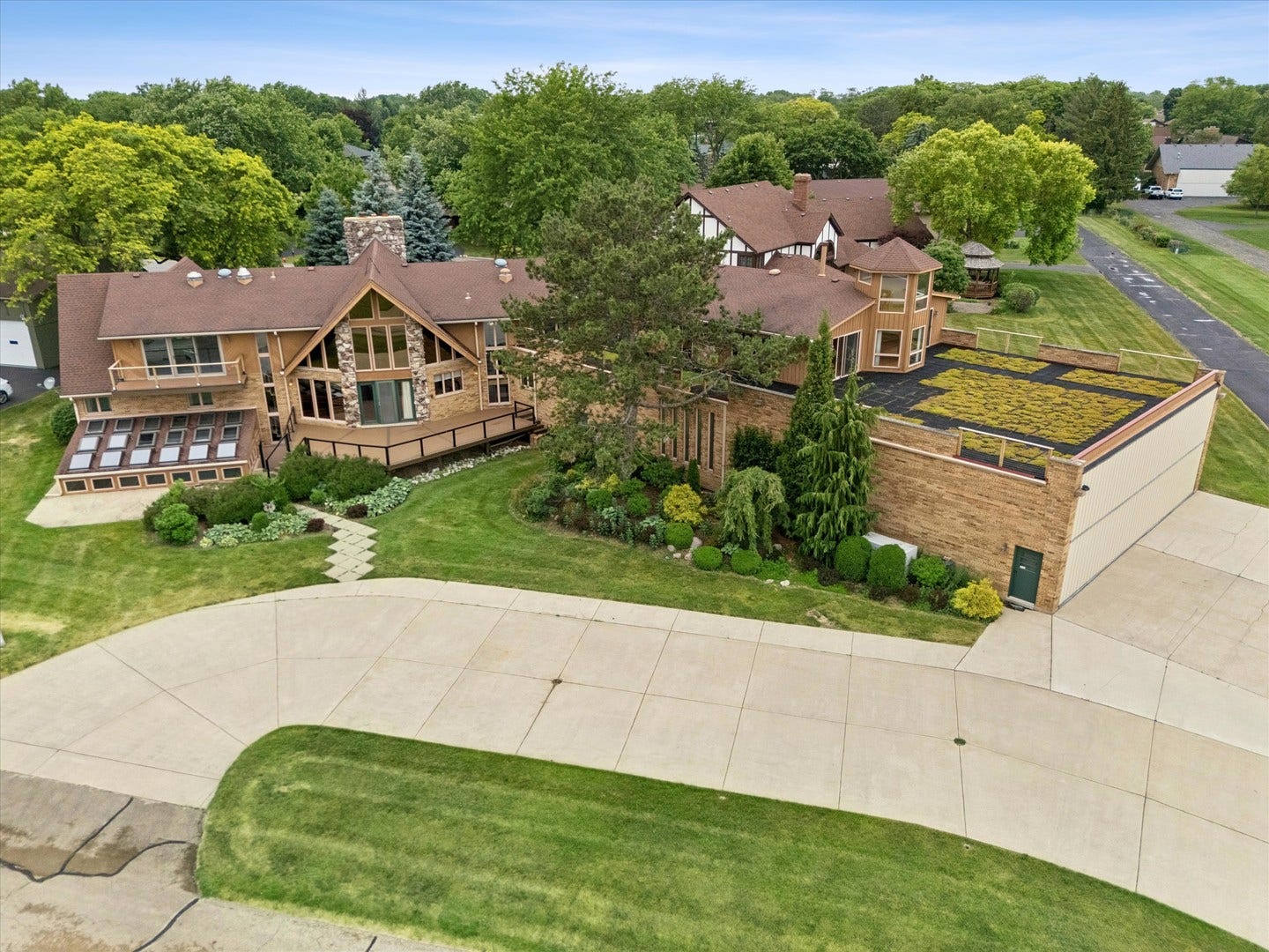 607 Berkshire Court, Downers Grove, IL 60516