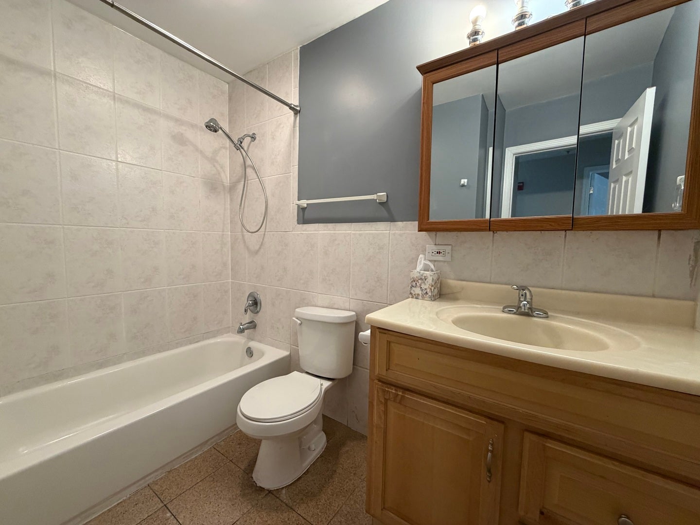 2200 Arbor Circle, #1, Downers Grove, IL 60515