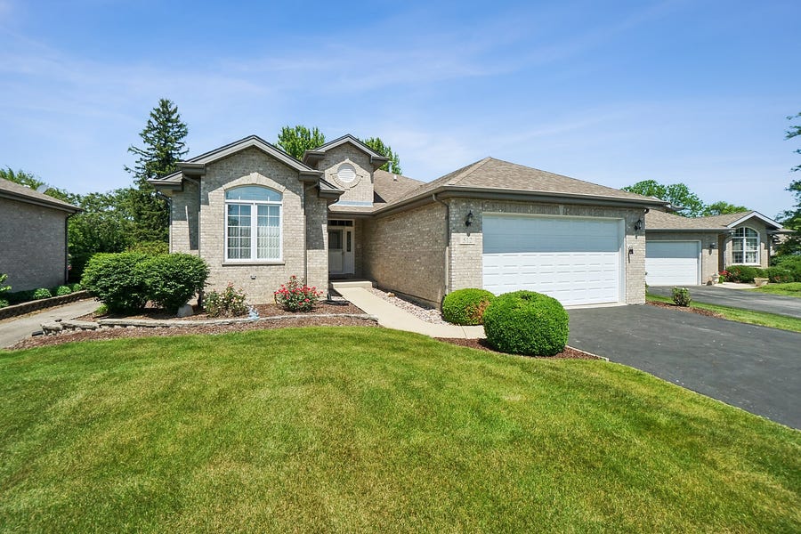 Property photo for 512 Highlington Court, Beecher, IL