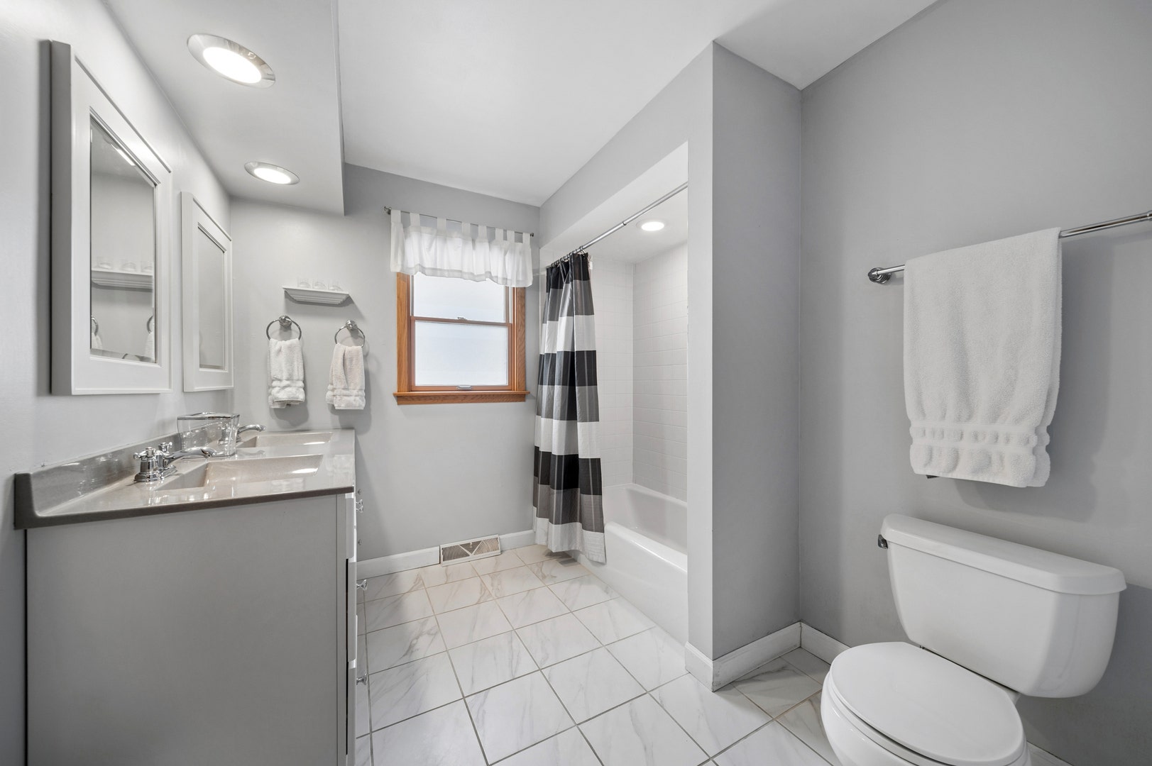 4405 Prospect Avenue, Downers Grove, IL 60515 4405 Prospect Avenue, Downers Grove, IL 60515