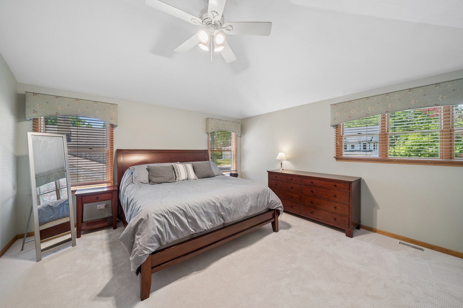 4405 Prospect Avenue, Downers Grove, IL 60515 4405 Prospect Avenue, Downers Grove, IL 60515