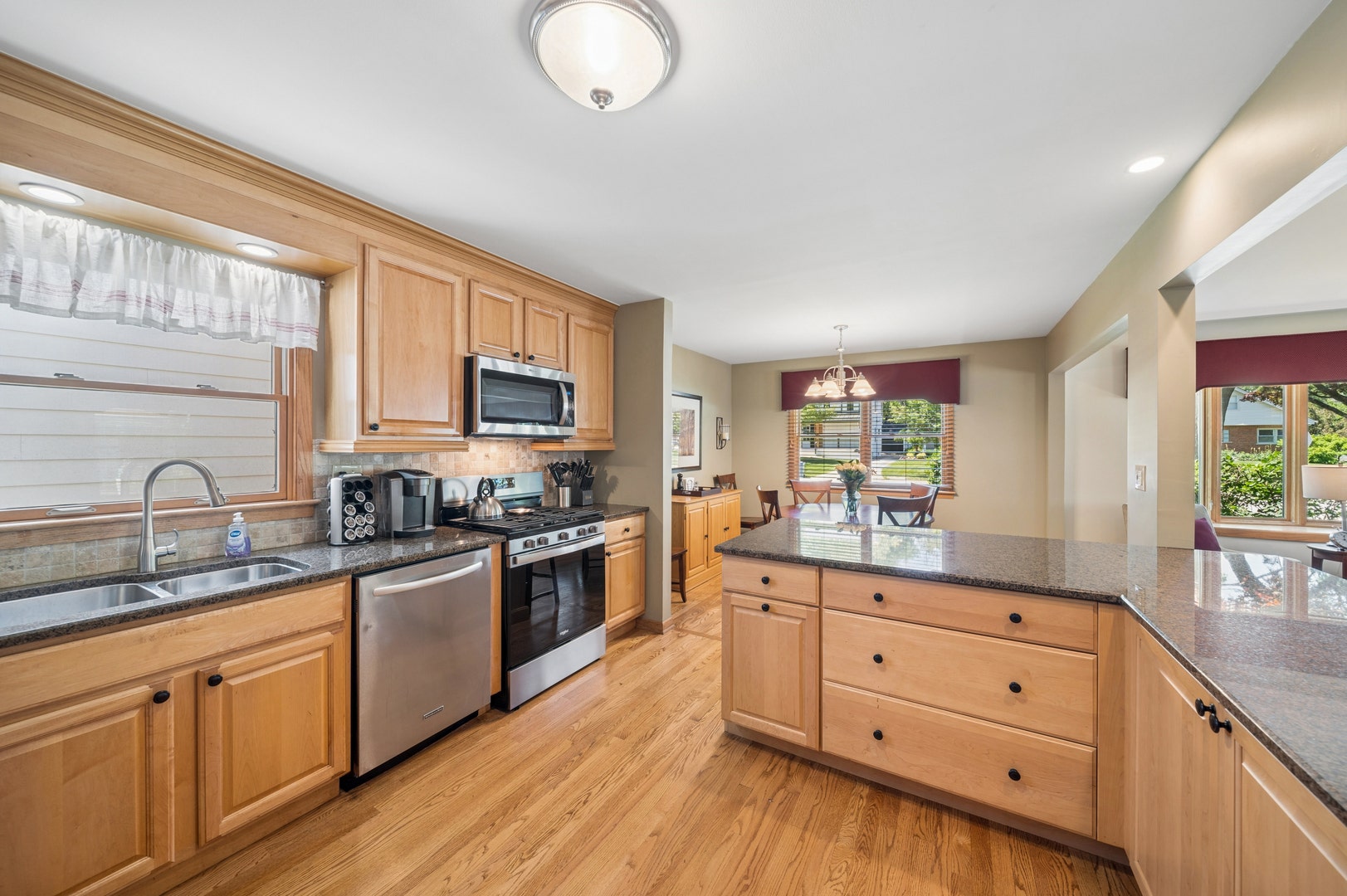 4405 Prospect Avenue, Downers Grove, IL 60515 4405 Prospect Avenue, Downers Grove, IL 60515