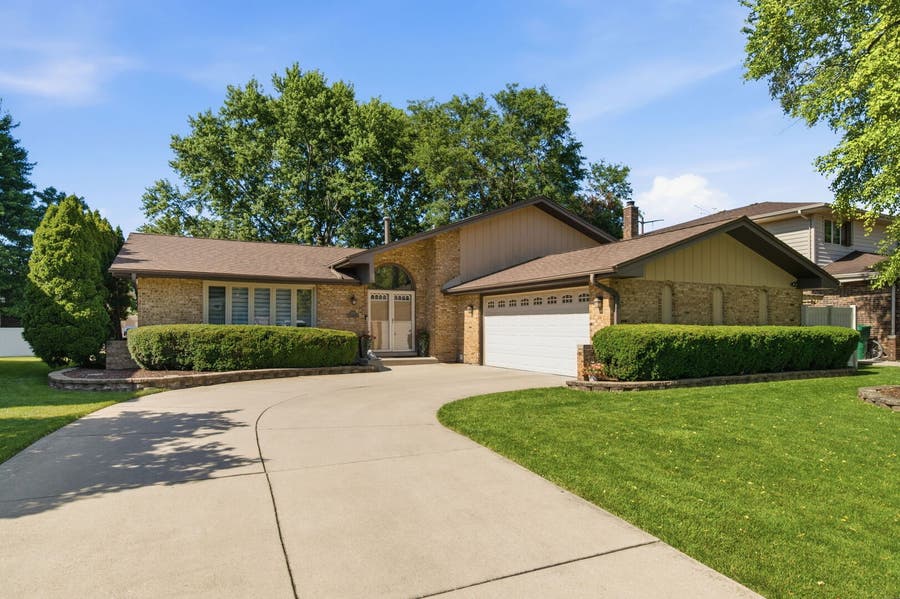 Property photo for 13044 W Morning Glory Court, Homer Glen, IL