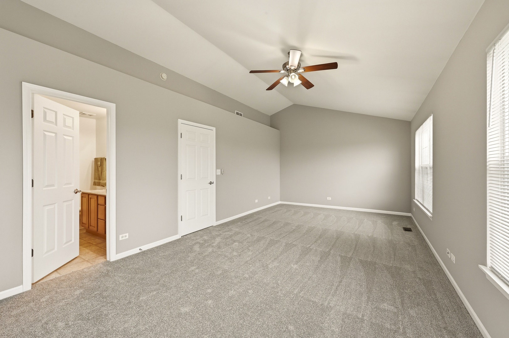 2320 Hudson Circle, Aurora, IL 60502