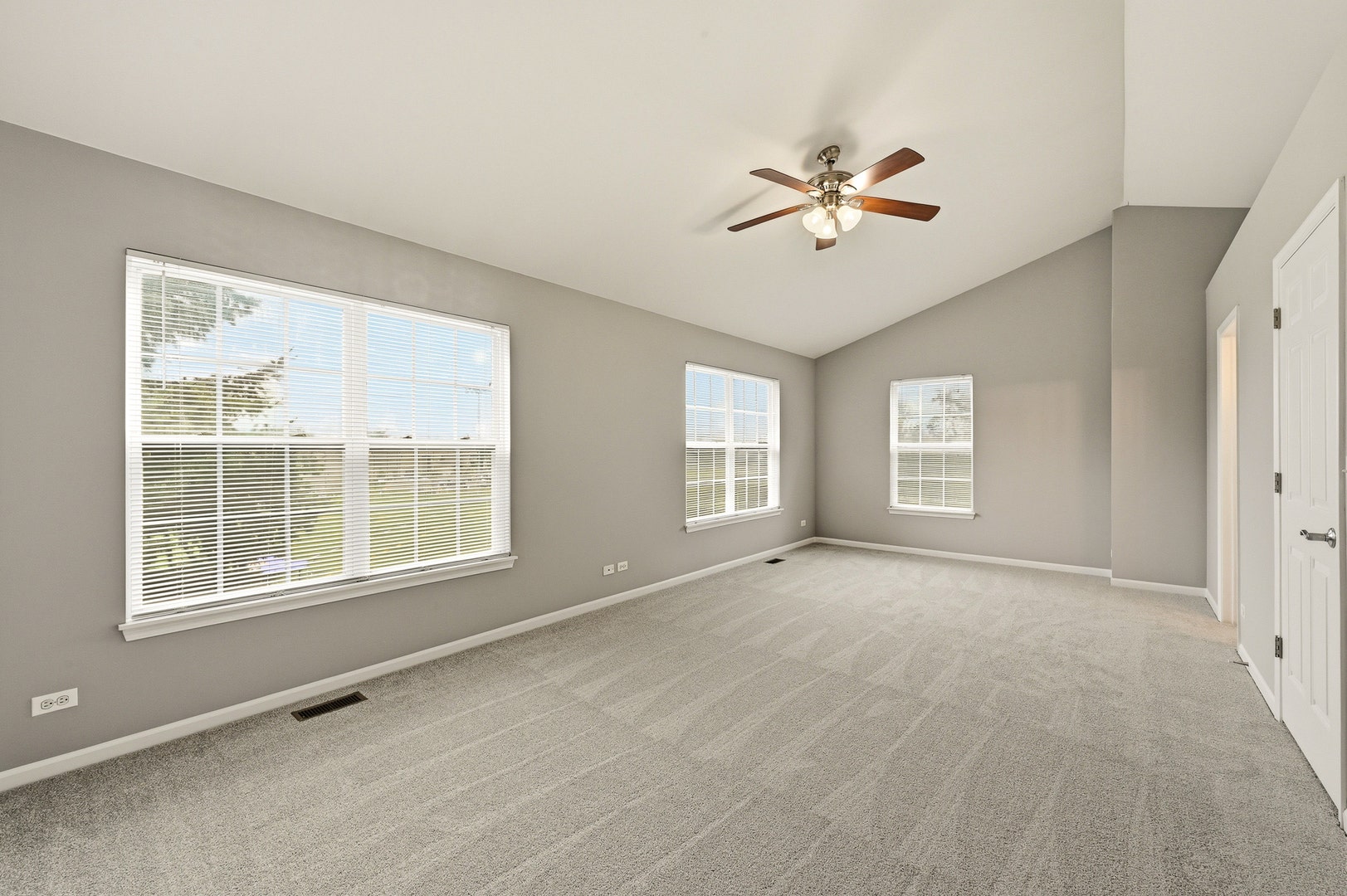 2320 Hudson Circle, Aurora, IL 60502