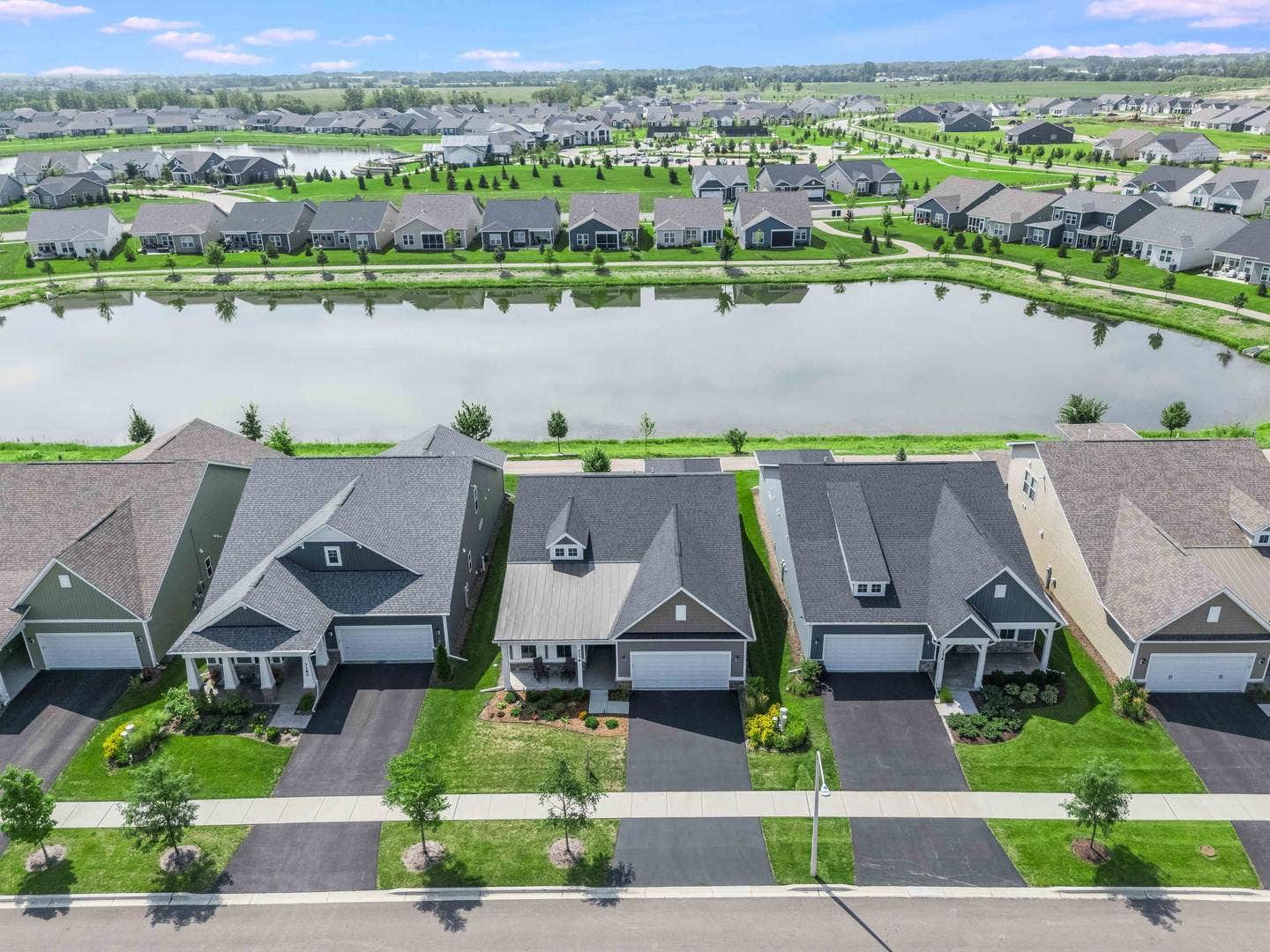 3178 Sweetgrass Circle, Aurora, IL 60503 3178 Sweetgrass Circle, Aurora, IL 60503