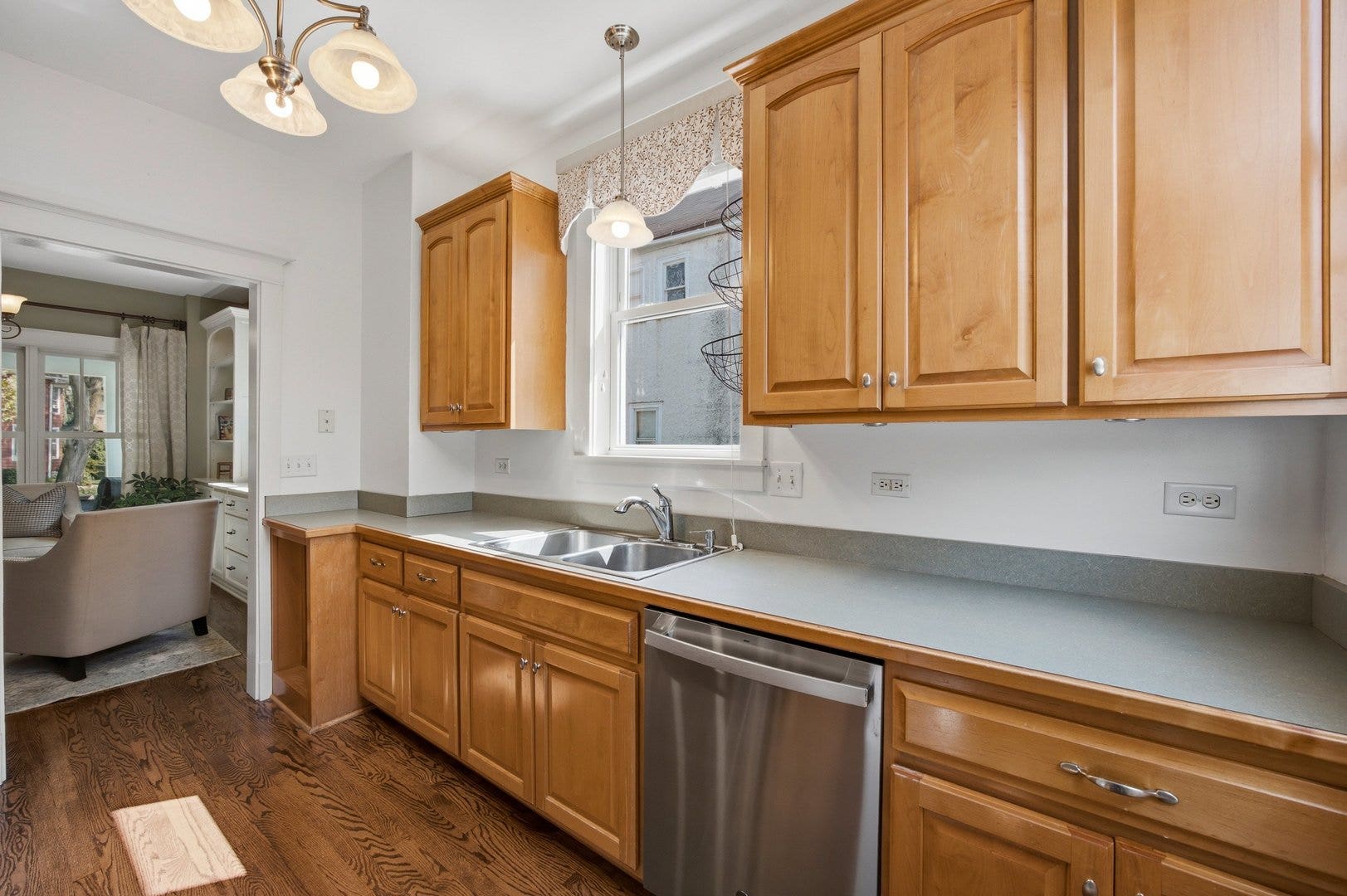 4712 Main Street, Downers Grove, IL 60515