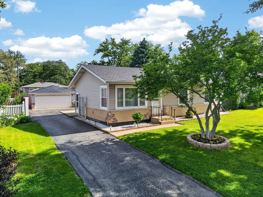 Property photo for 1104 Basin Drive, Lockport, IL