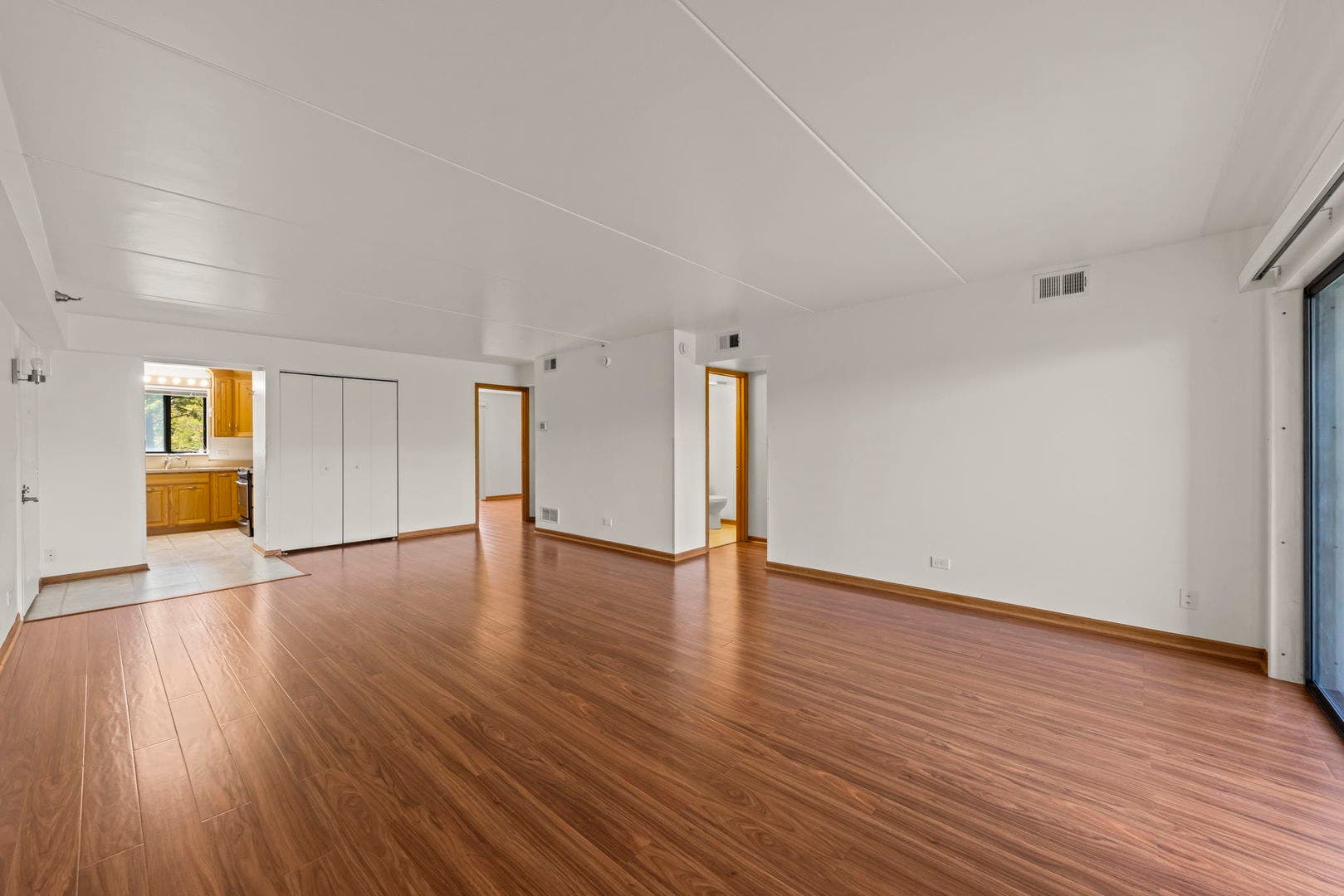 6010 Lake Bluff Drive, #301, Tinley Park, IL 60477