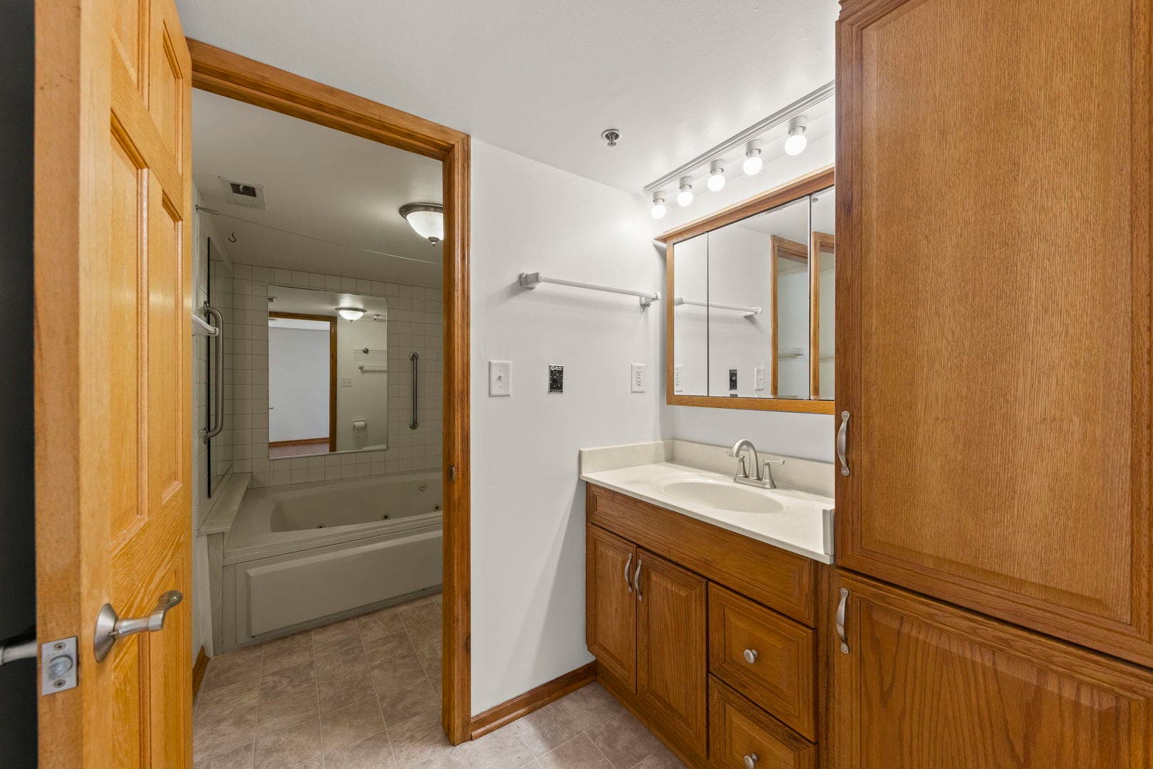 6010 Lake Bluff Drive, #301, Tinley Park, IL 60477