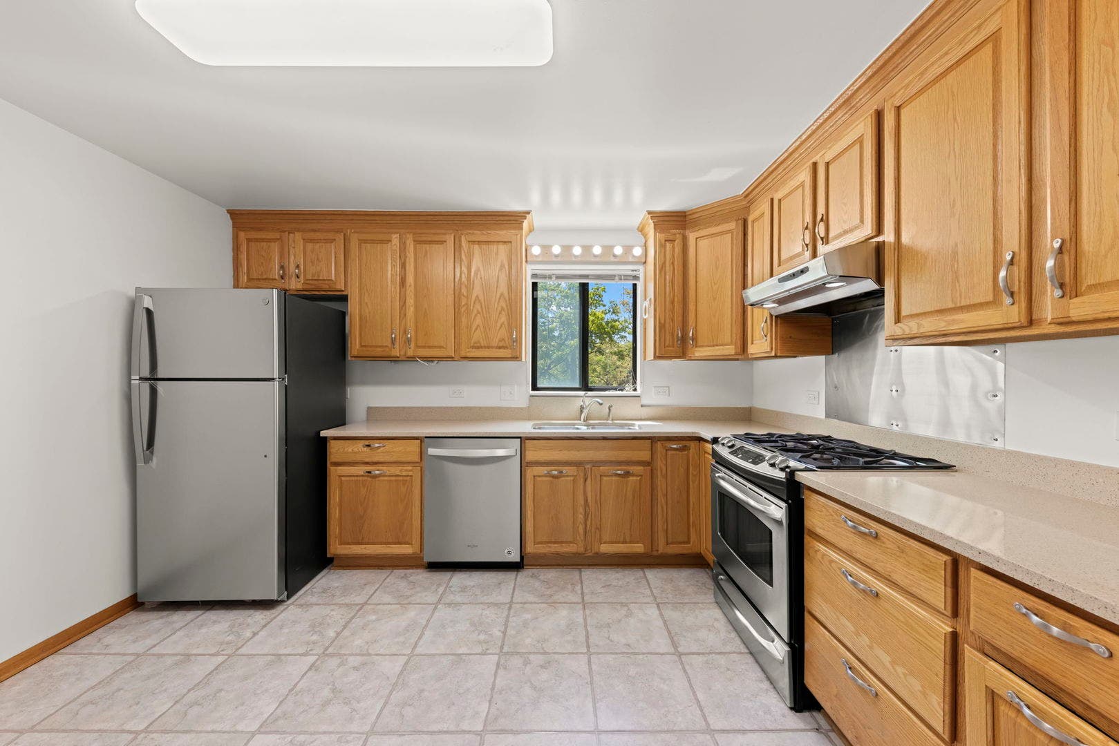 6010 Lake Bluff Drive, #301, Tinley Park, IL 60477