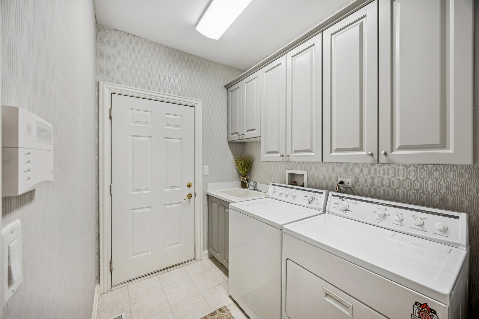8711 Berkley Court, Orland Park, IL 60462 Laundry Room