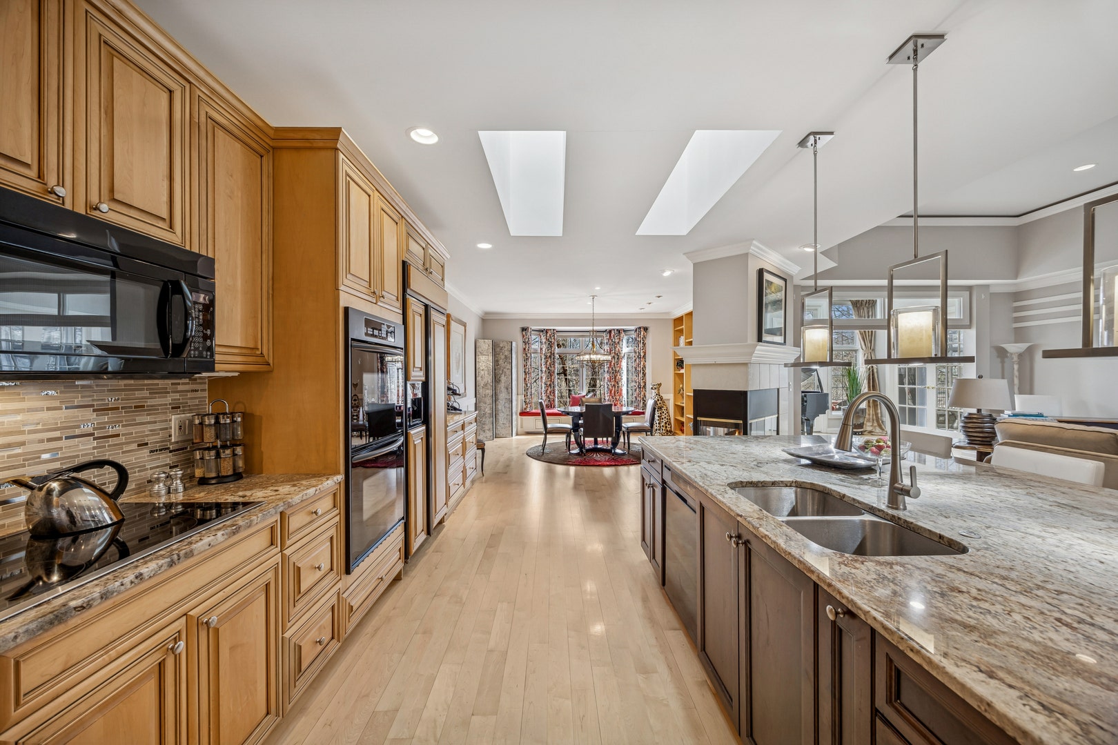 8711 Berkley Court, Orland Park, IL 60462 Kitchen