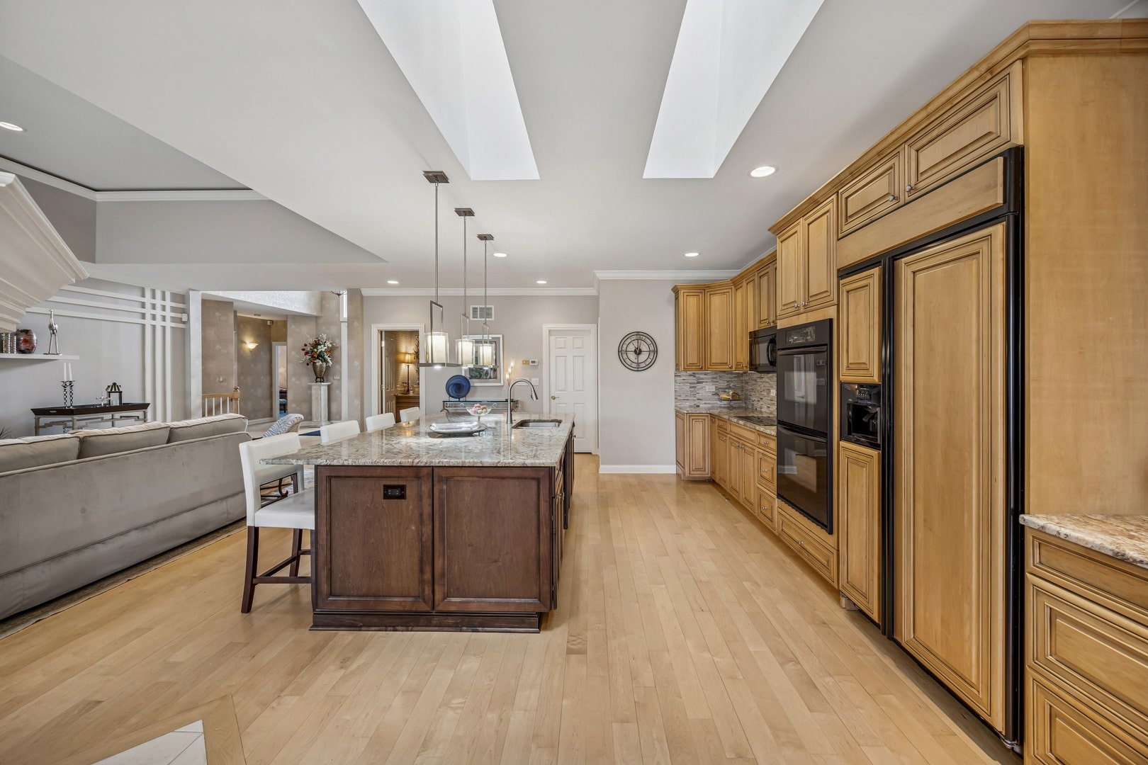 8711 Berkley Court, Orland Park, IL 60462 Kitchen
