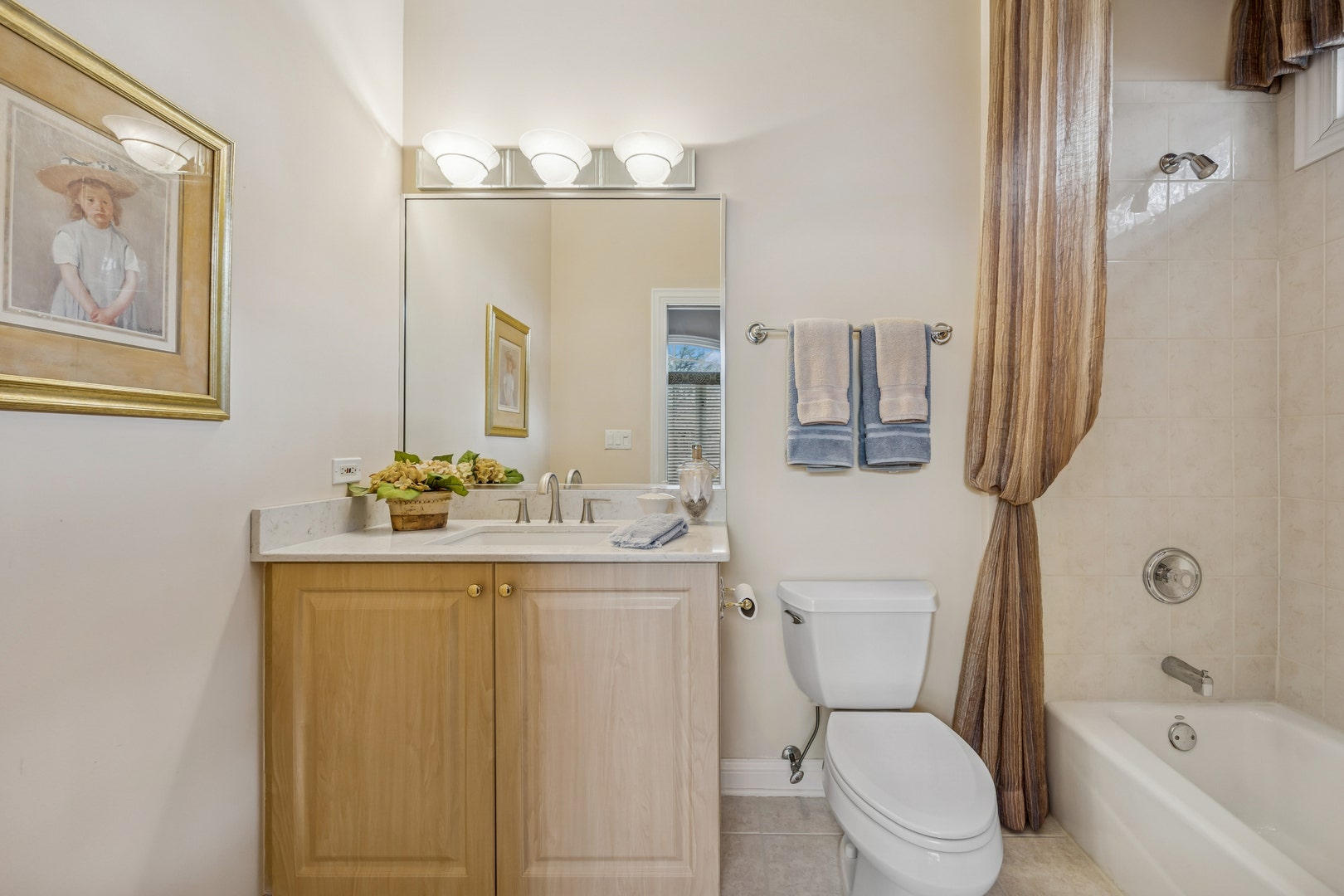 8711 Berkley Court, Orland Park, IL 60462 Second Bedroom Bath