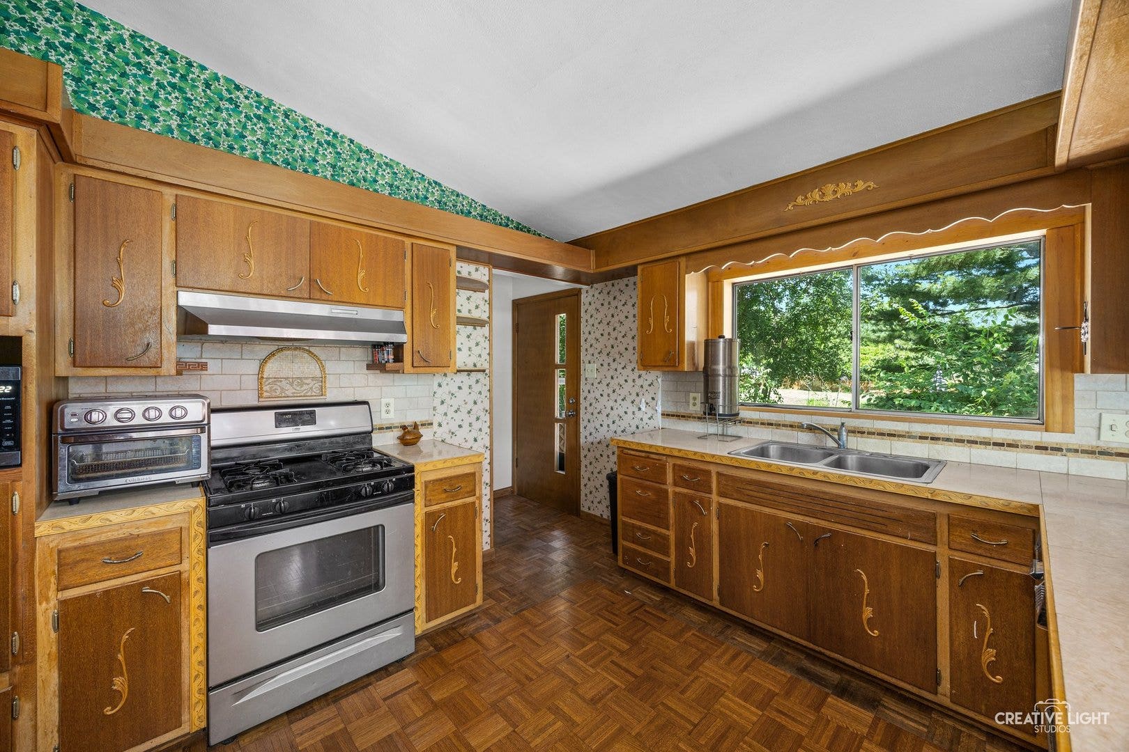 8048 Highland Avenue, Downers Grove, IL 60516 8048 Highland Avenue, Downers Grove, IL 60516