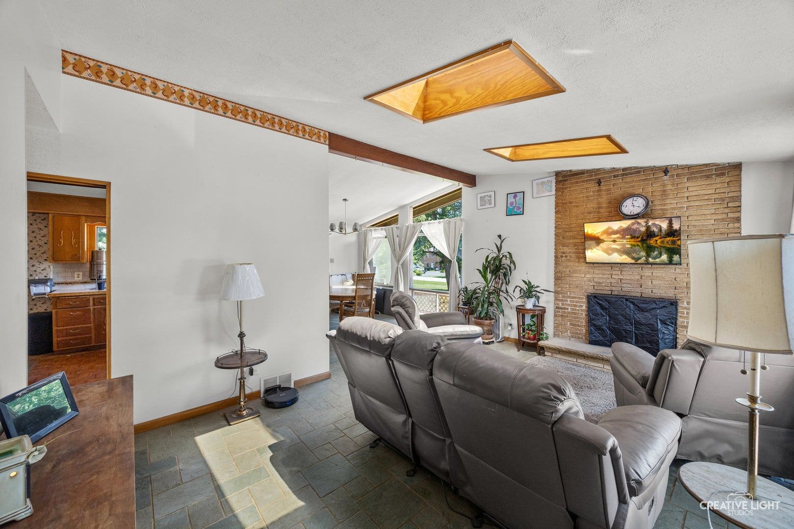 8048 Highland Avenue, Downers Grove, IL 60516 8048 Highland Avenue, Downers Grove, IL 60516