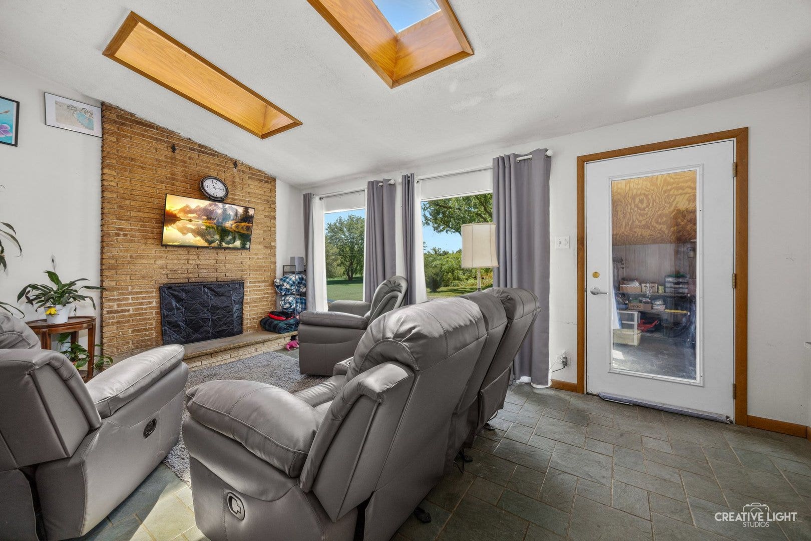 8048 Highland Avenue, Downers Grove, IL 60516 8048 Highland Avenue, Downers Grove, IL 60516