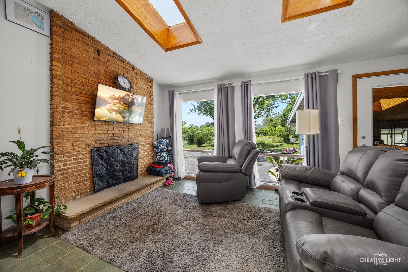 8048 Highland Avenue, Downers Grove, IL 60516 8048 Highland Avenue, Downers Grove, IL 60516